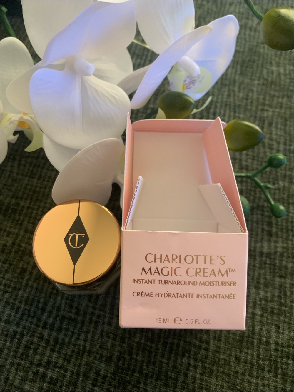 Charlotte Tilbury Magic Cream Mini - Pale Pink & Gold Packaging - Picture 5 of 5